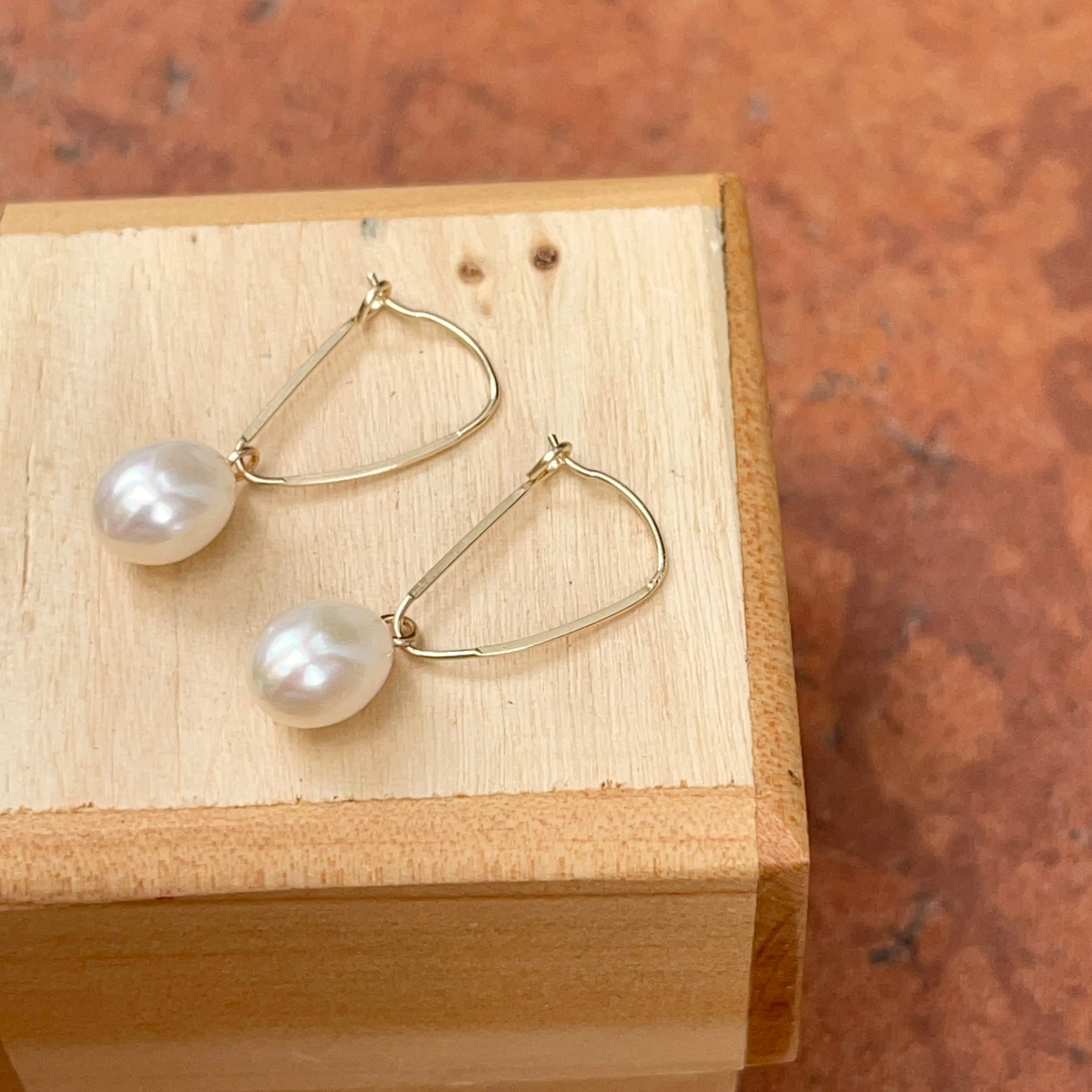 14Kt Yellow Gold Oval Freshwater Pearl Wire Drop Earrings