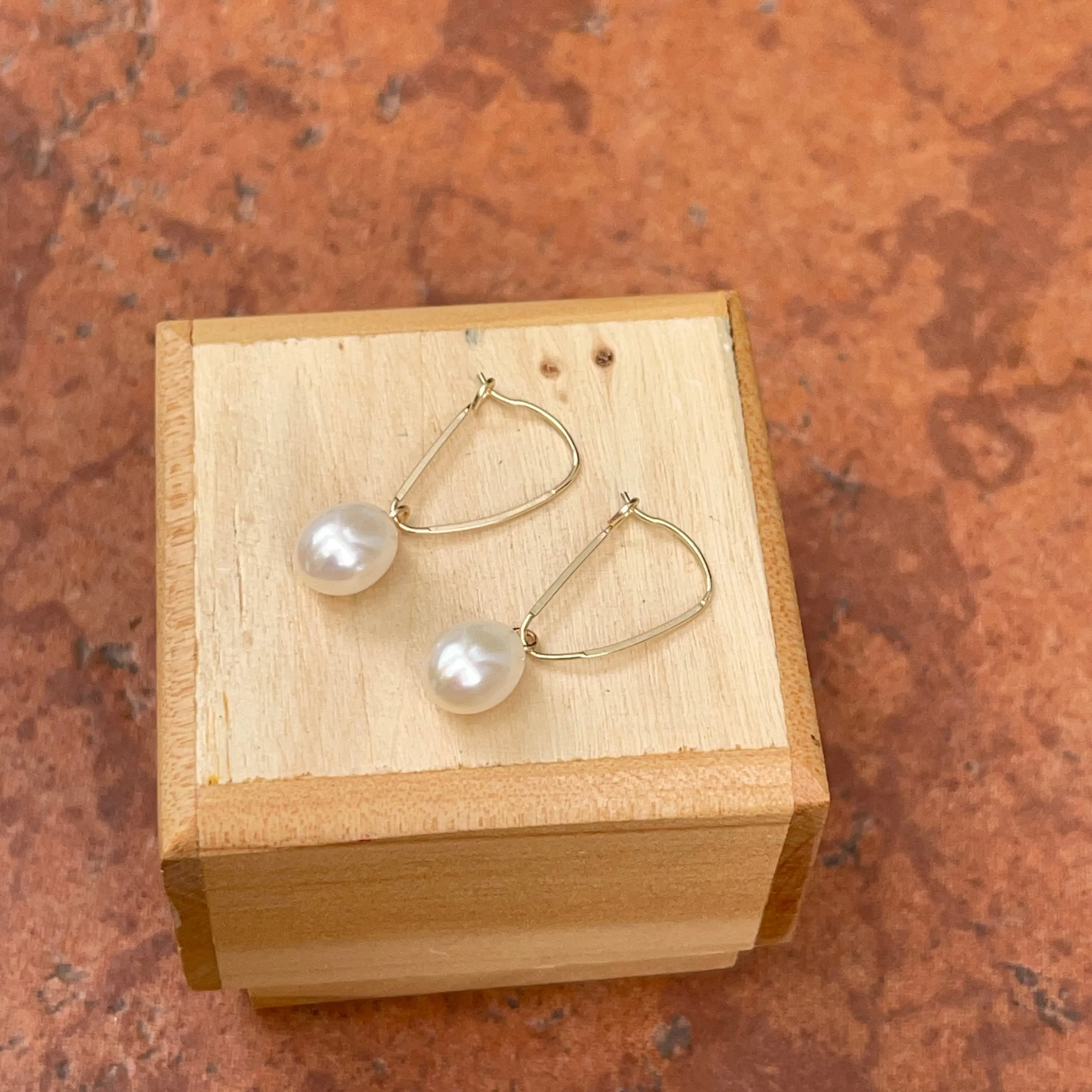 14Kt Yellow Gold Oval Freshwater Pearl Wire Drop Earrings