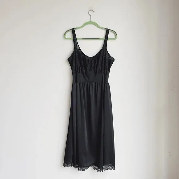 1950’s VAN RAALTE | Black Mid Century Petalskin Nightgown | 40&quot; Bust
