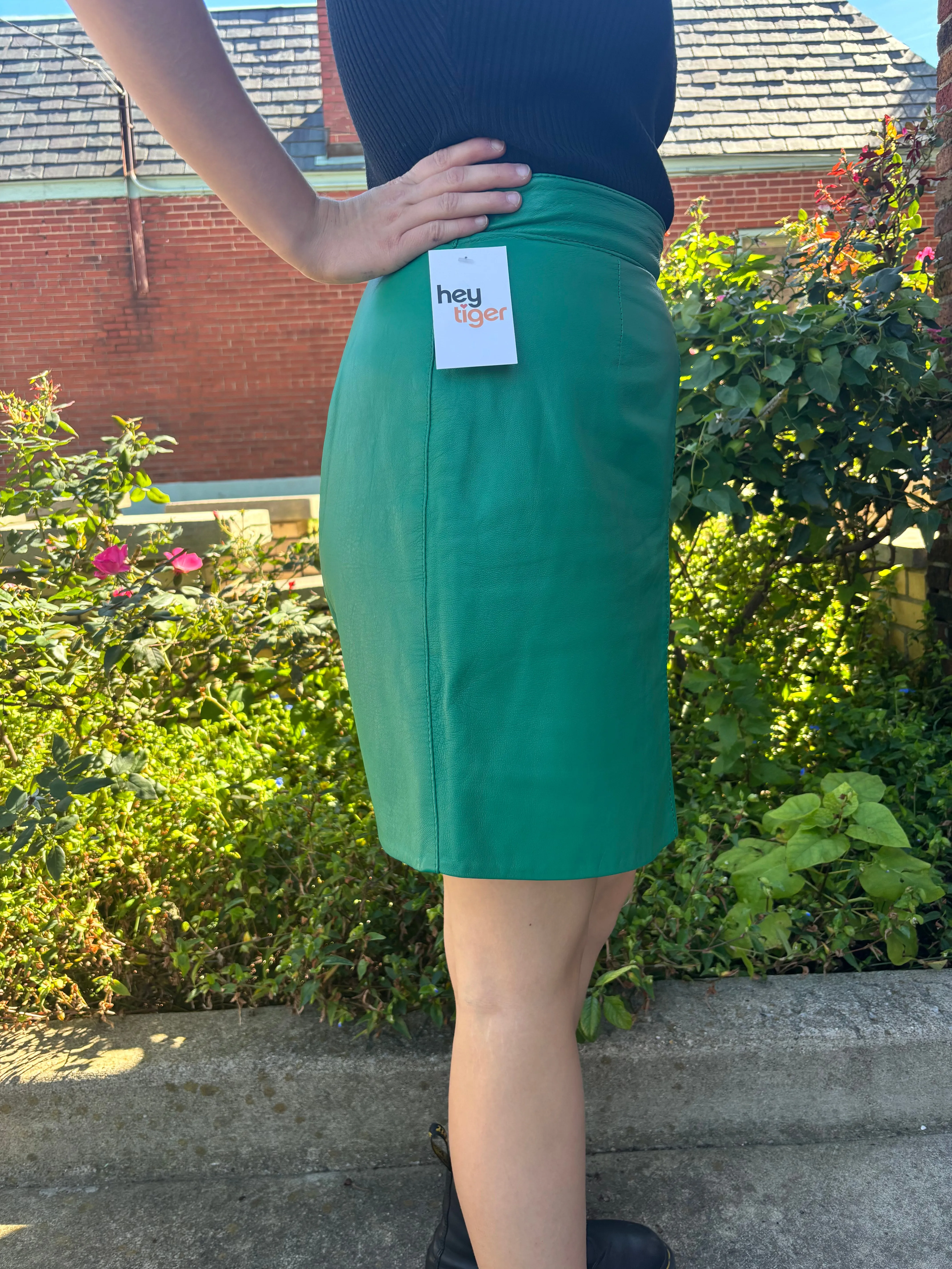 1980s Vera Pelle Italian leather skirt