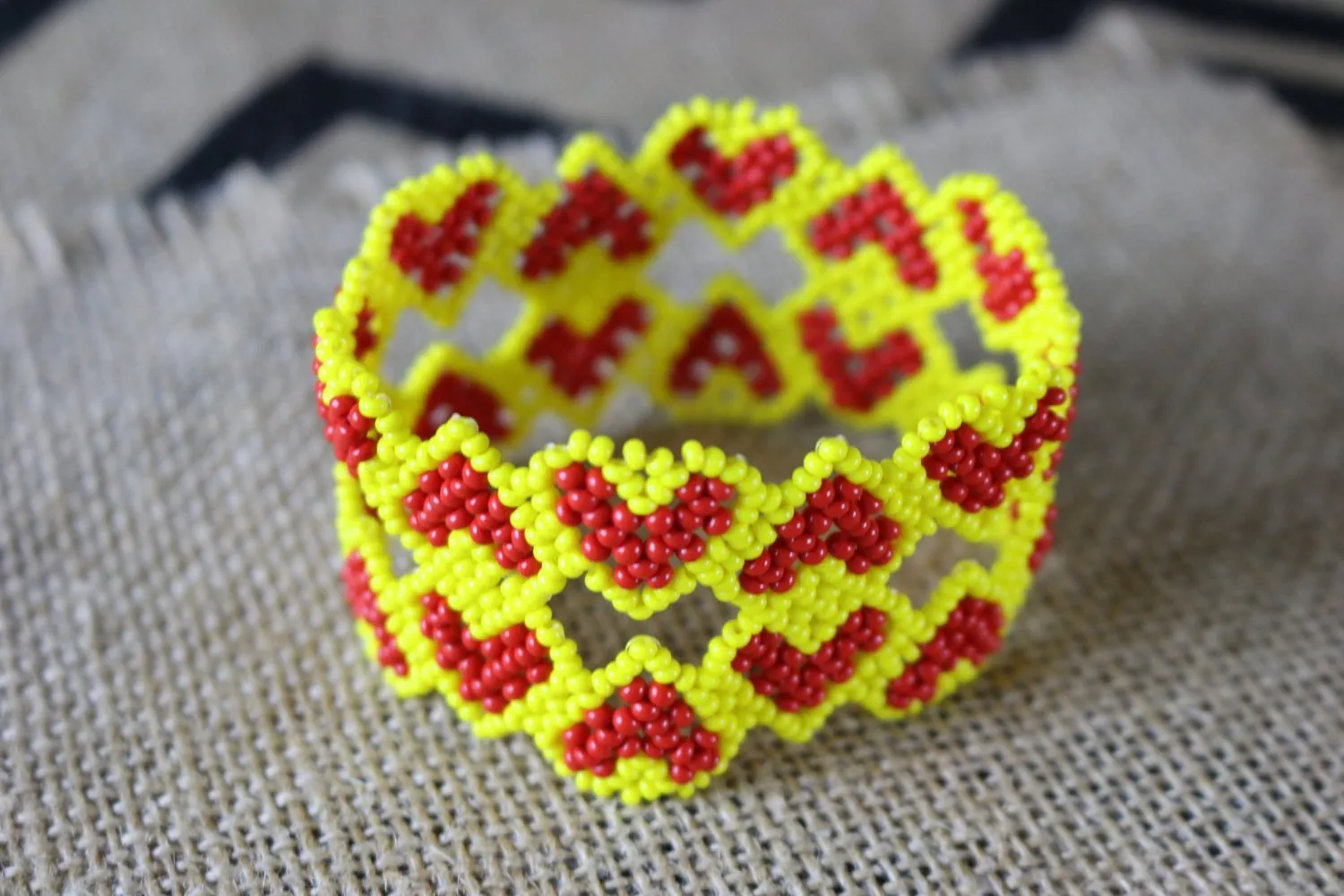 Art# K148 3.5   inch Original Kayapo Traditional Peyote stitch Beaded Bracelet from Brazil.