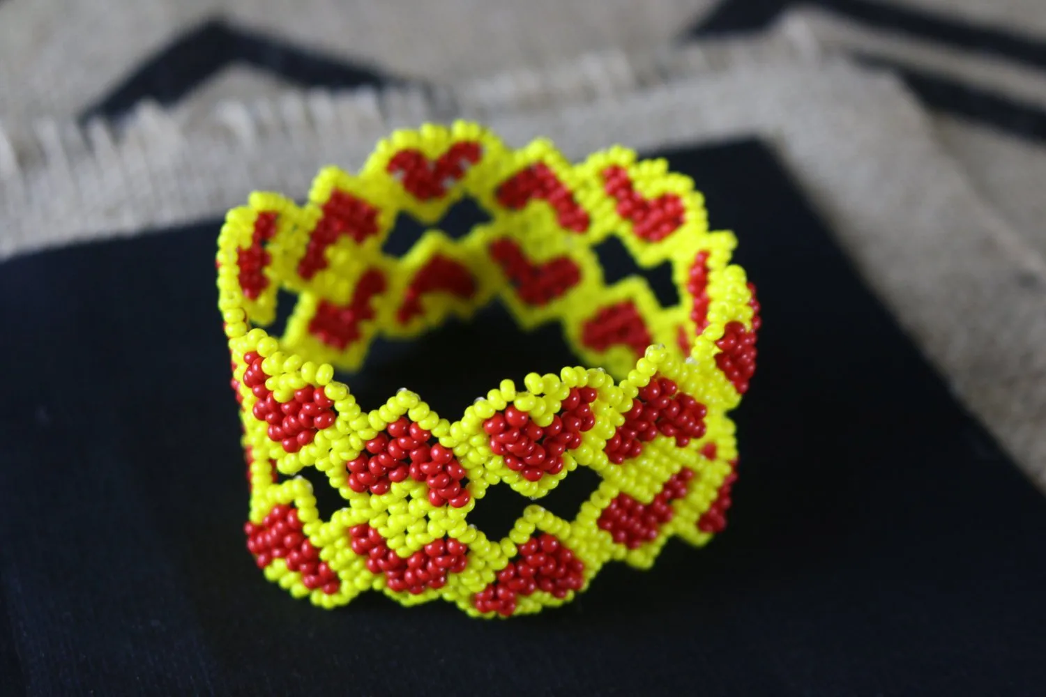 Art# K148 3.5   inch Original Kayapo Traditional Peyote stitch Beaded Bracelet from Brazil.