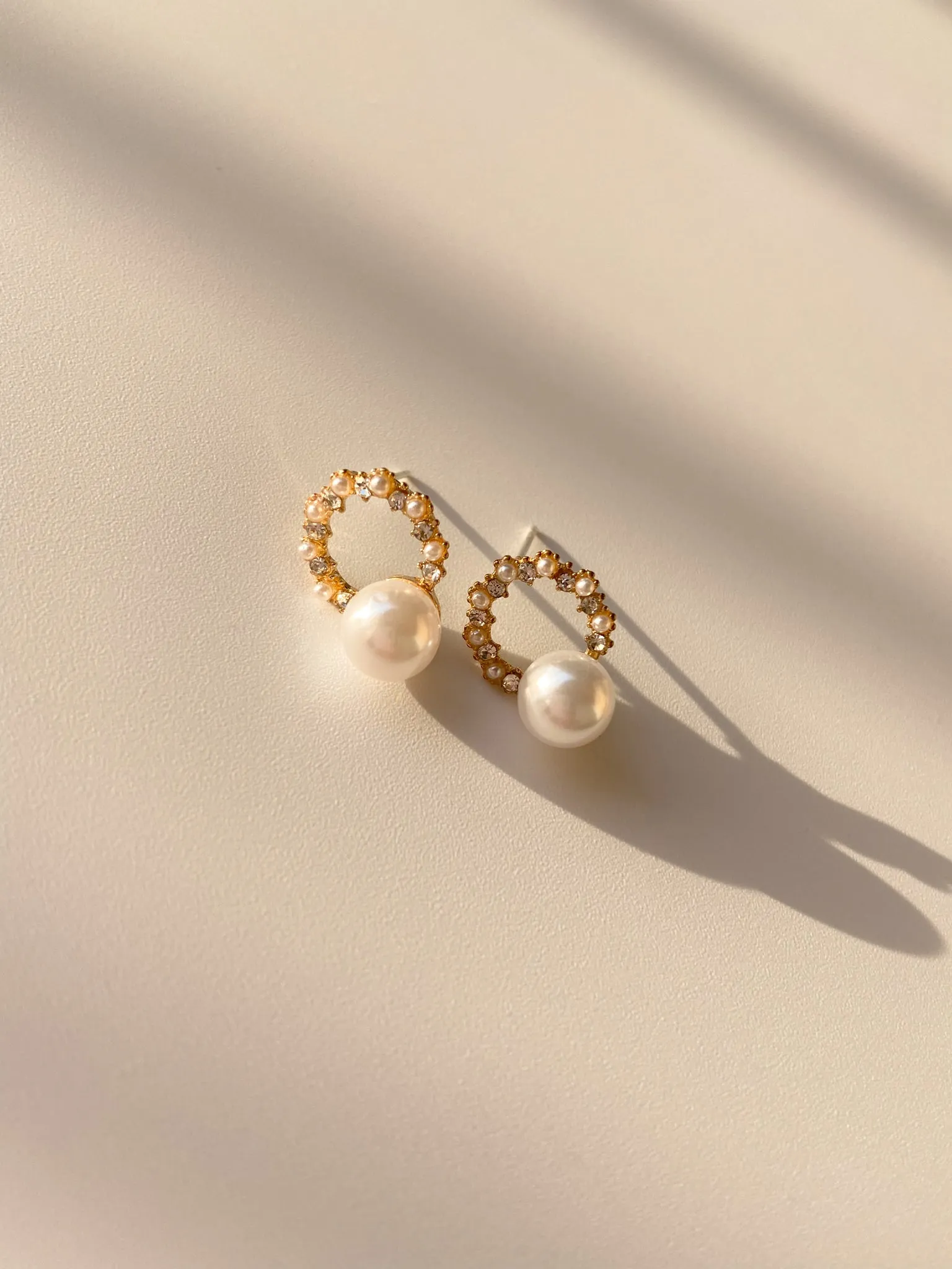 Bright Pearl Earring