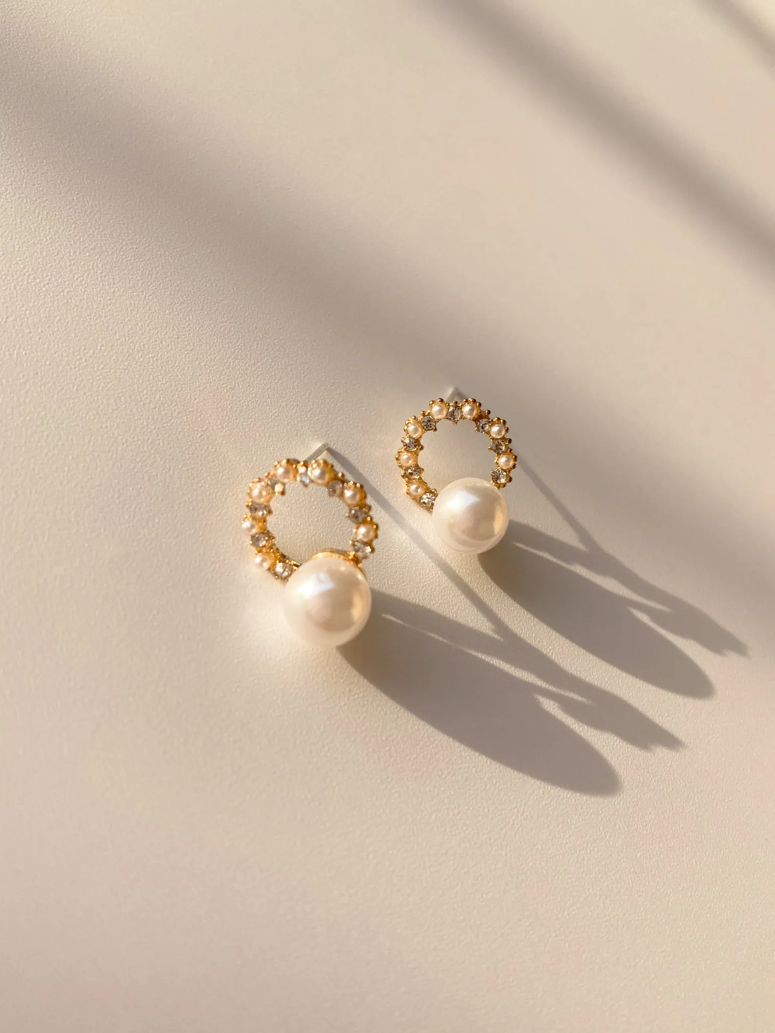 Bright Pearl Earring