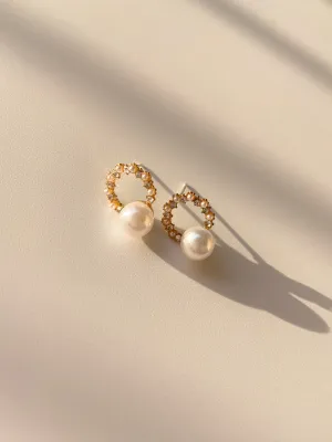 Bright Pearl Earring