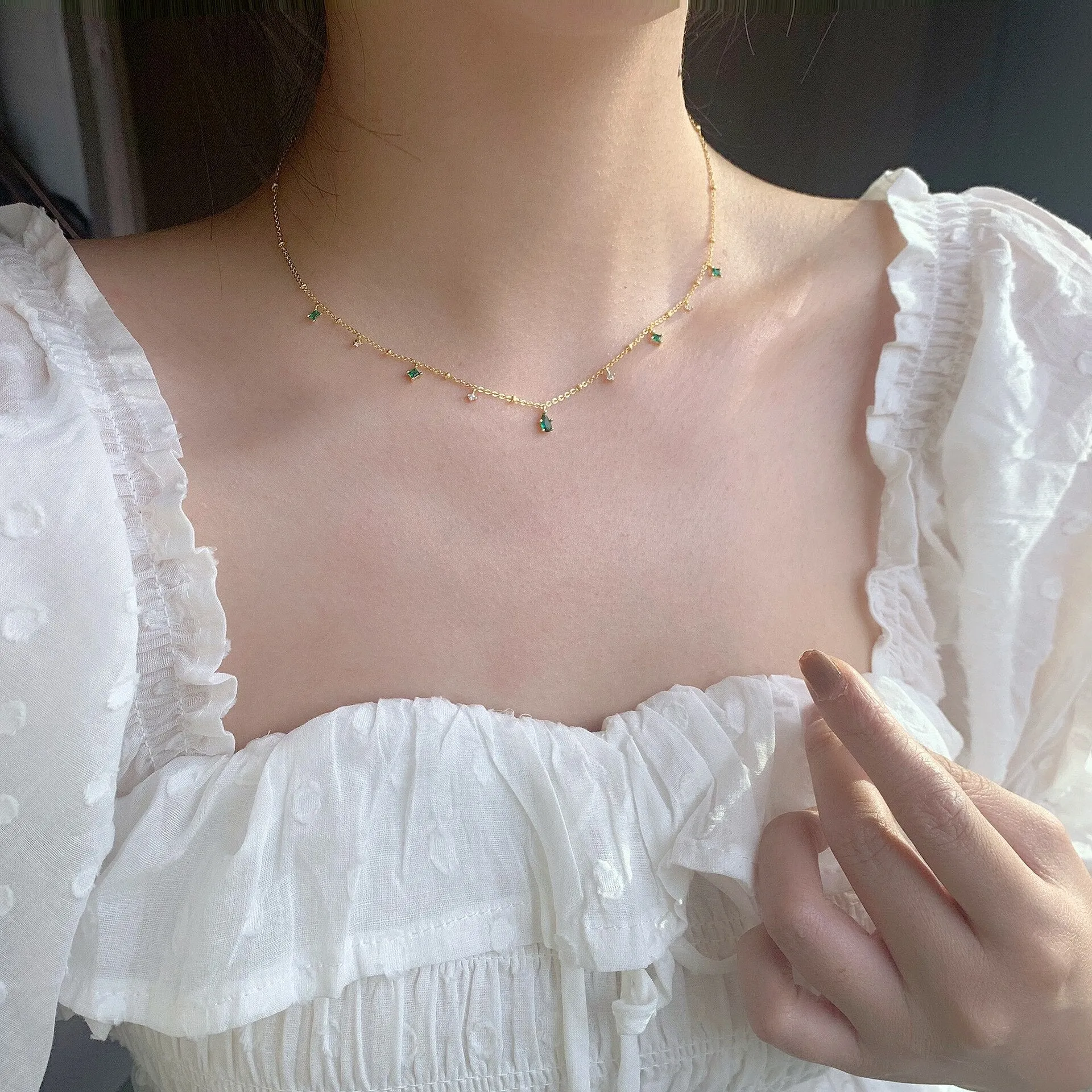 Exquisite Retro Emerald Gemstone Necklace Simple Silver Chain Jewelry