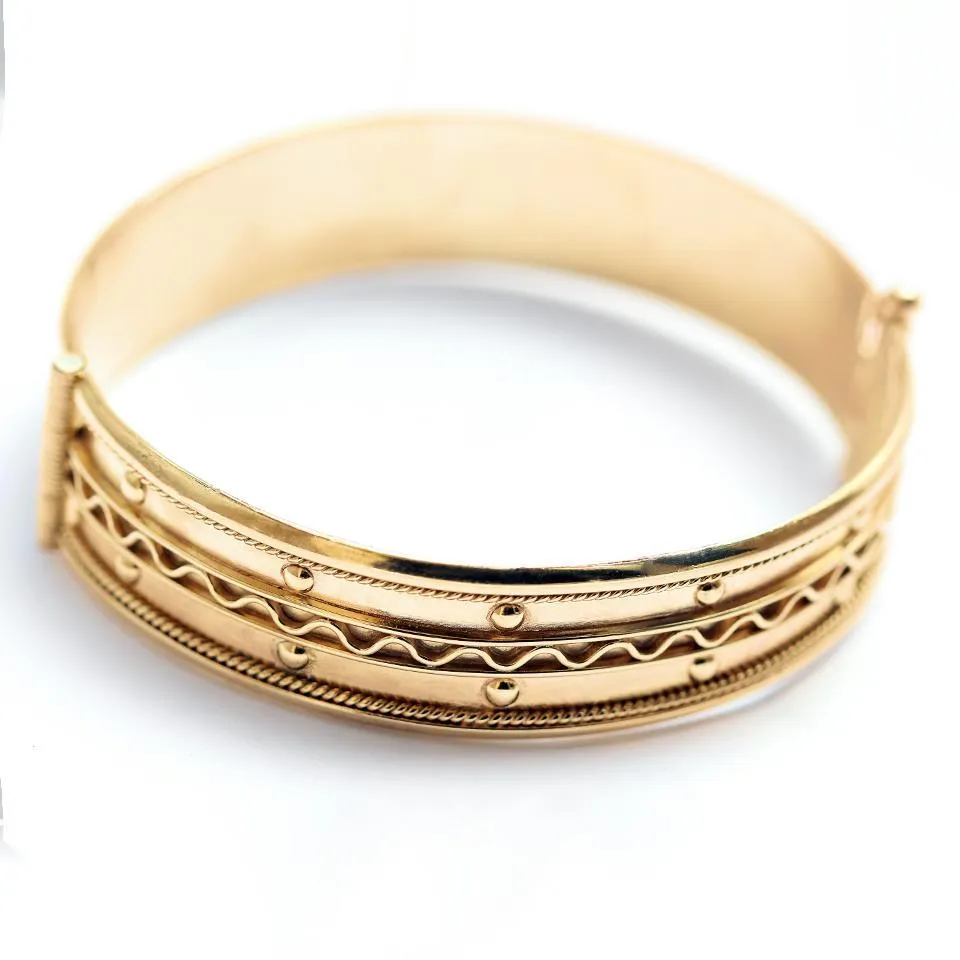 Faro- design of gold bracelet for female