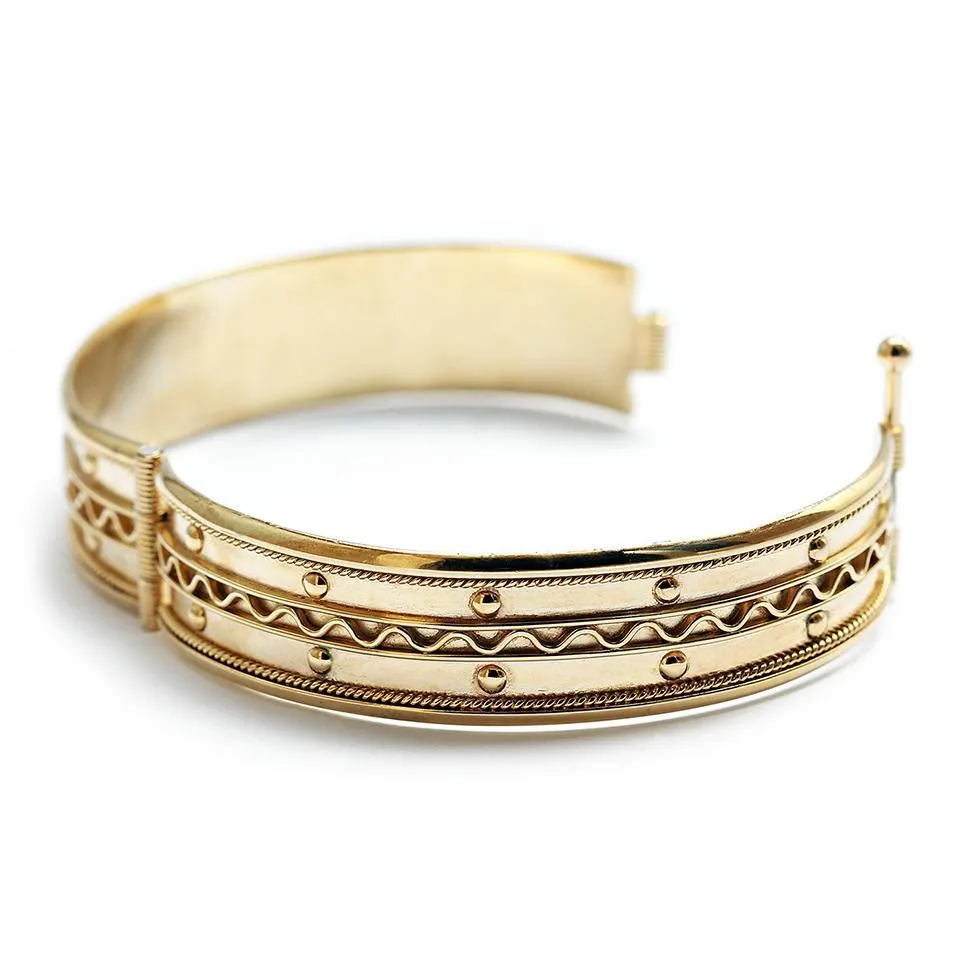 Faro- design of gold bracelet for female