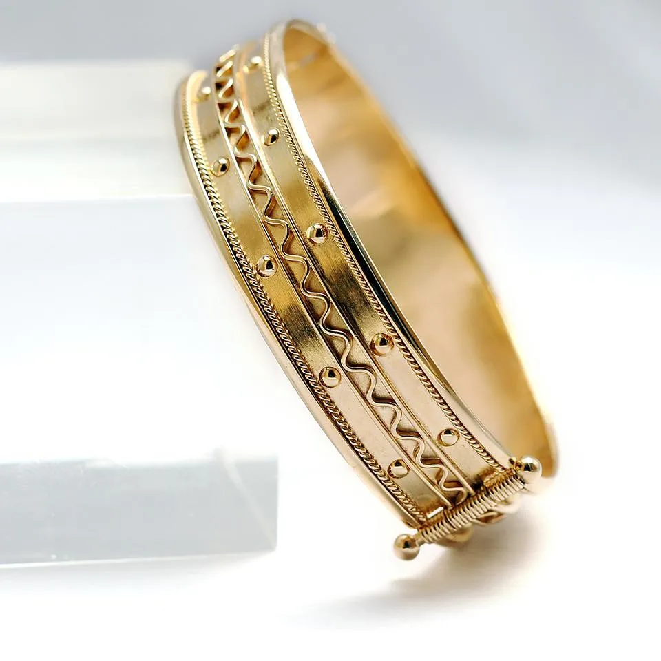 Faro- design of gold bracelet for female