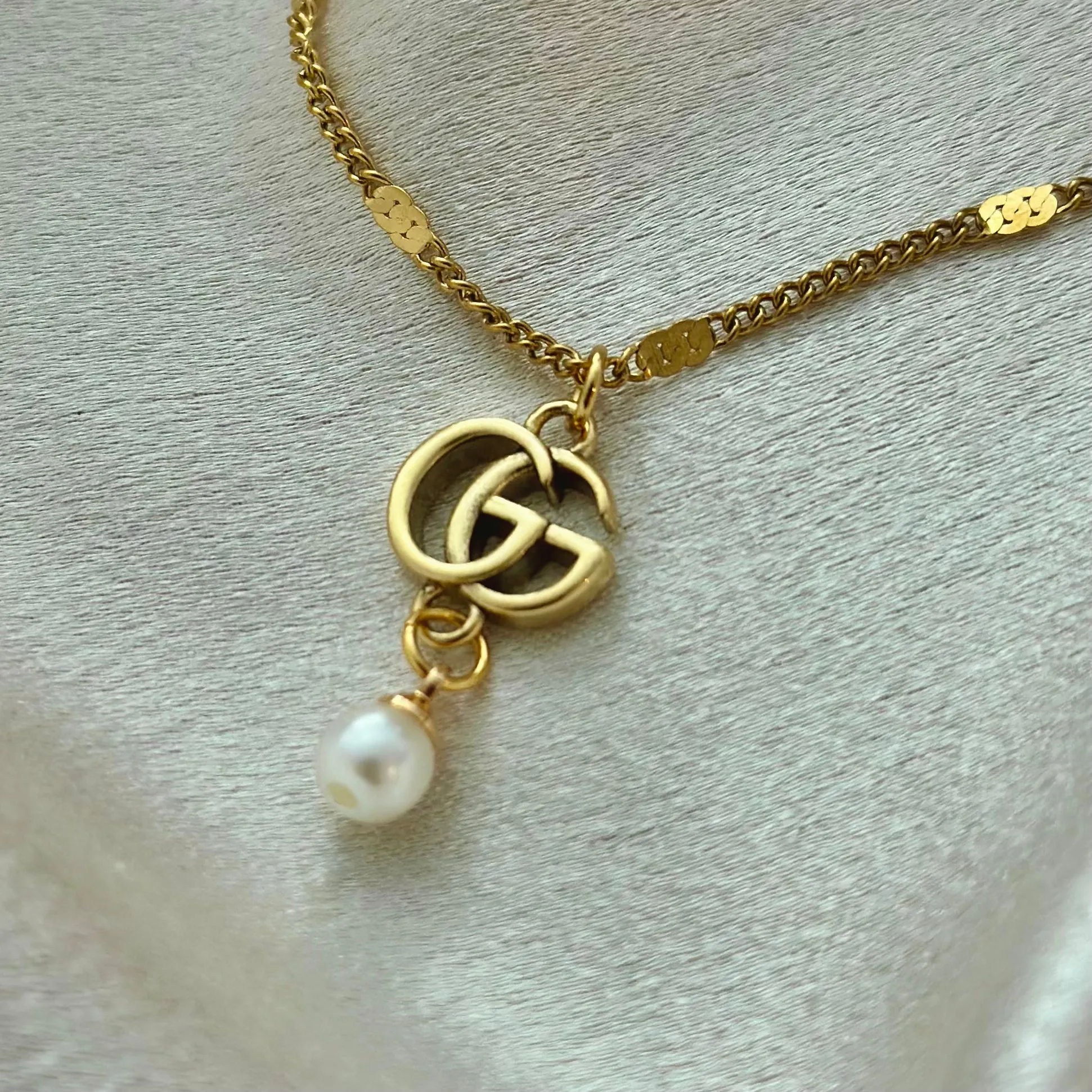 GG PEARL DROP DAINTY NECKLACE