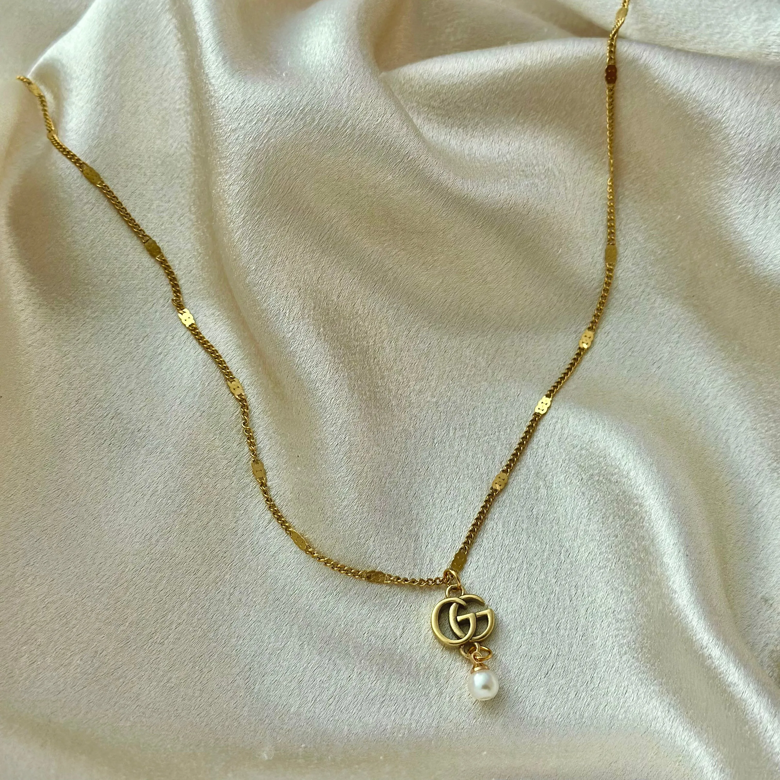 GG PEARL DROP DAINTY NECKLACE