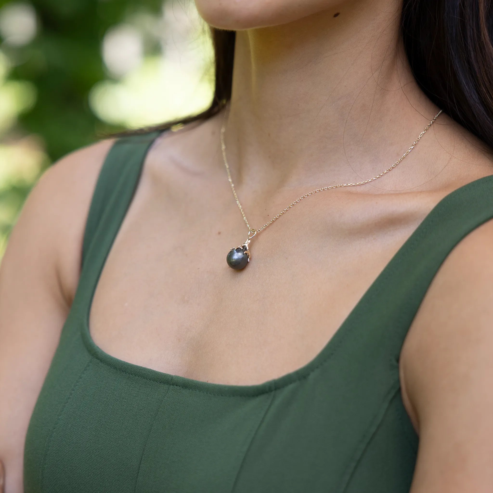 Heritage Tahitian Black Pearl Pendant in Gold - 26mm