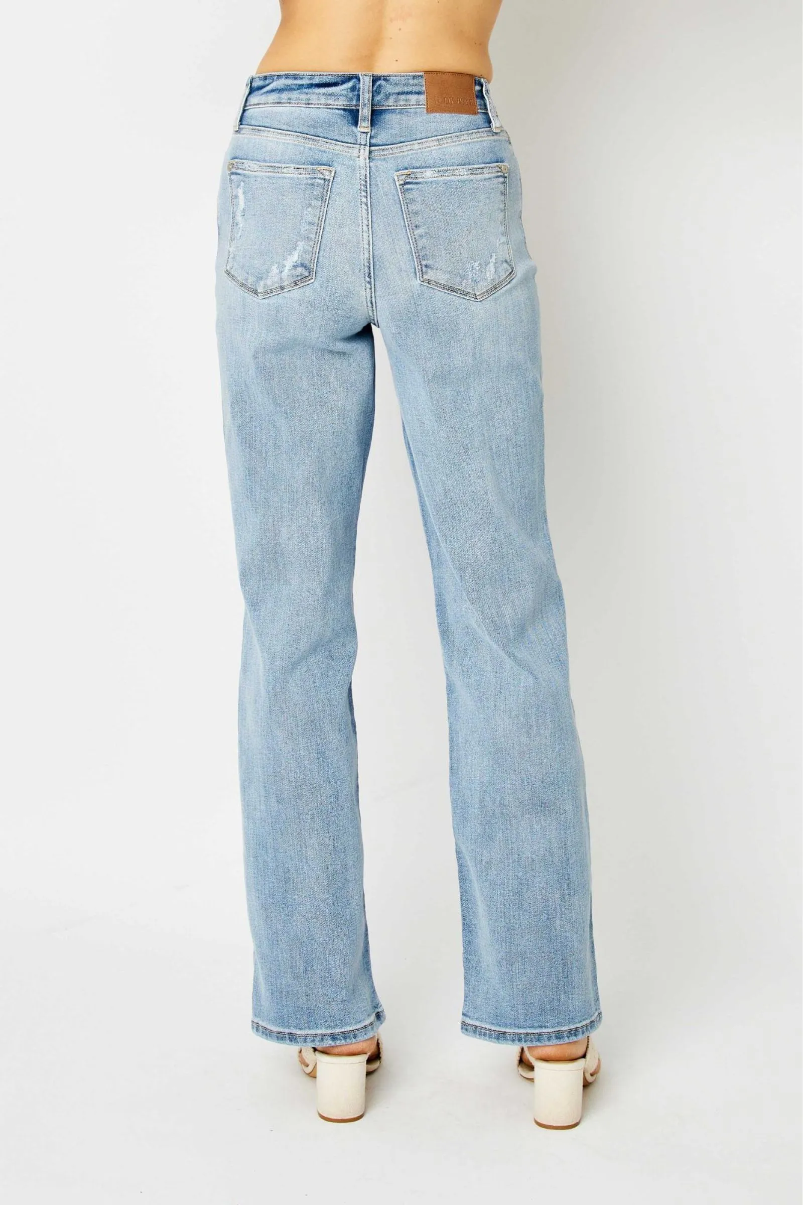 HW LIGHT WASH STRAIGHT LEG JEANS BY JUDY BLUE