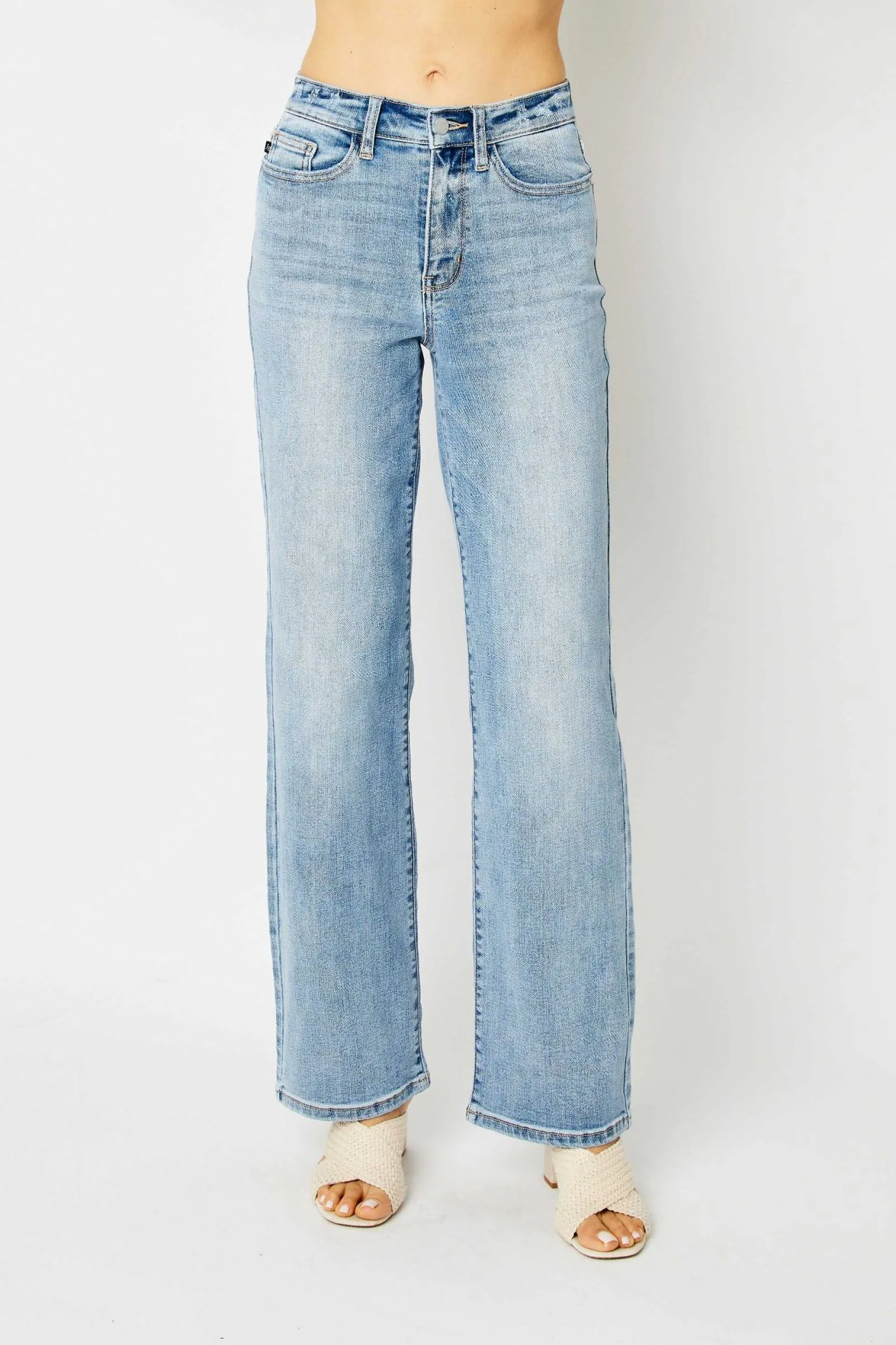 HW LIGHT WASH STRAIGHT LEG JEANS BY JUDY BLUE
