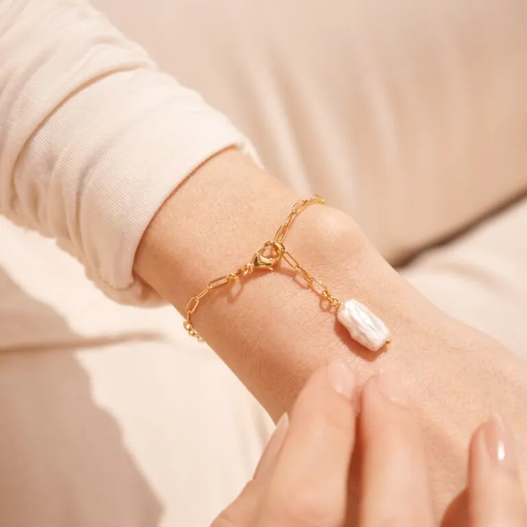 Joma Lumi Pearl Chain Gold Bracelet