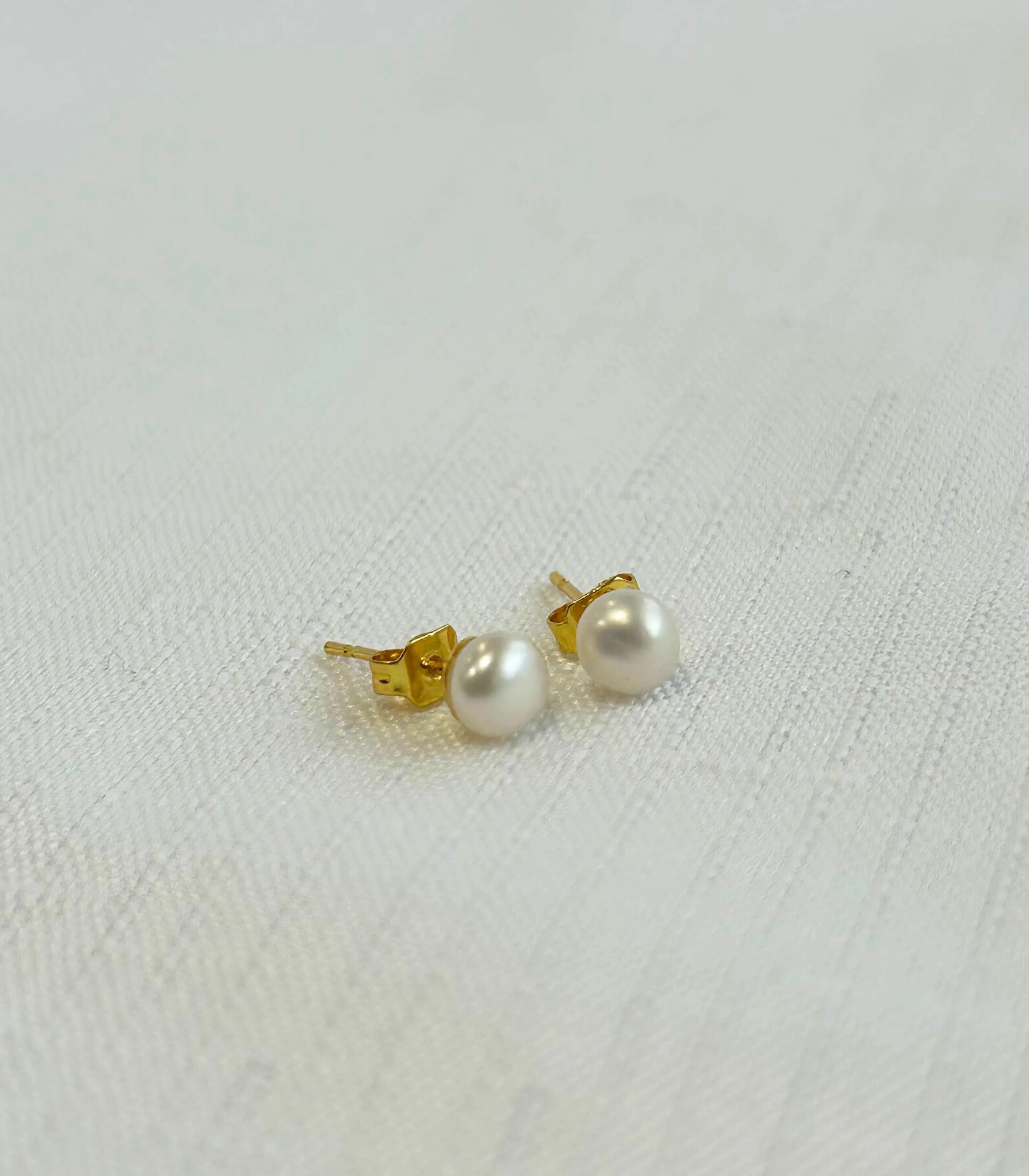 Laya Mini Pearl Studs