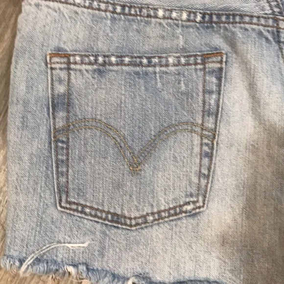 Levi’s 501 Retro Distressed Lightwash Frayed Hem Denim Shorts size 28