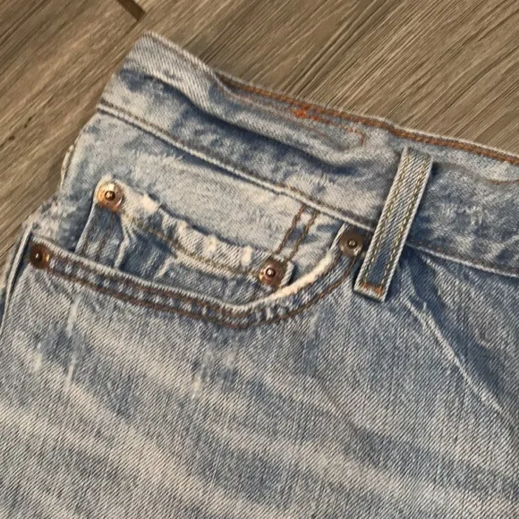 Levi’s 501 Retro Distressed Lightwash Frayed Hem Denim Shorts size 28