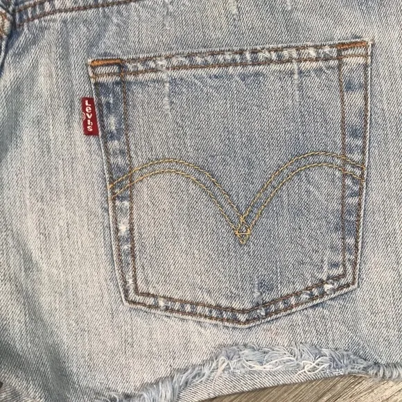 Levi’s 501 Retro Distressed Lightwash Frayed Hem Denim Shorts size 28