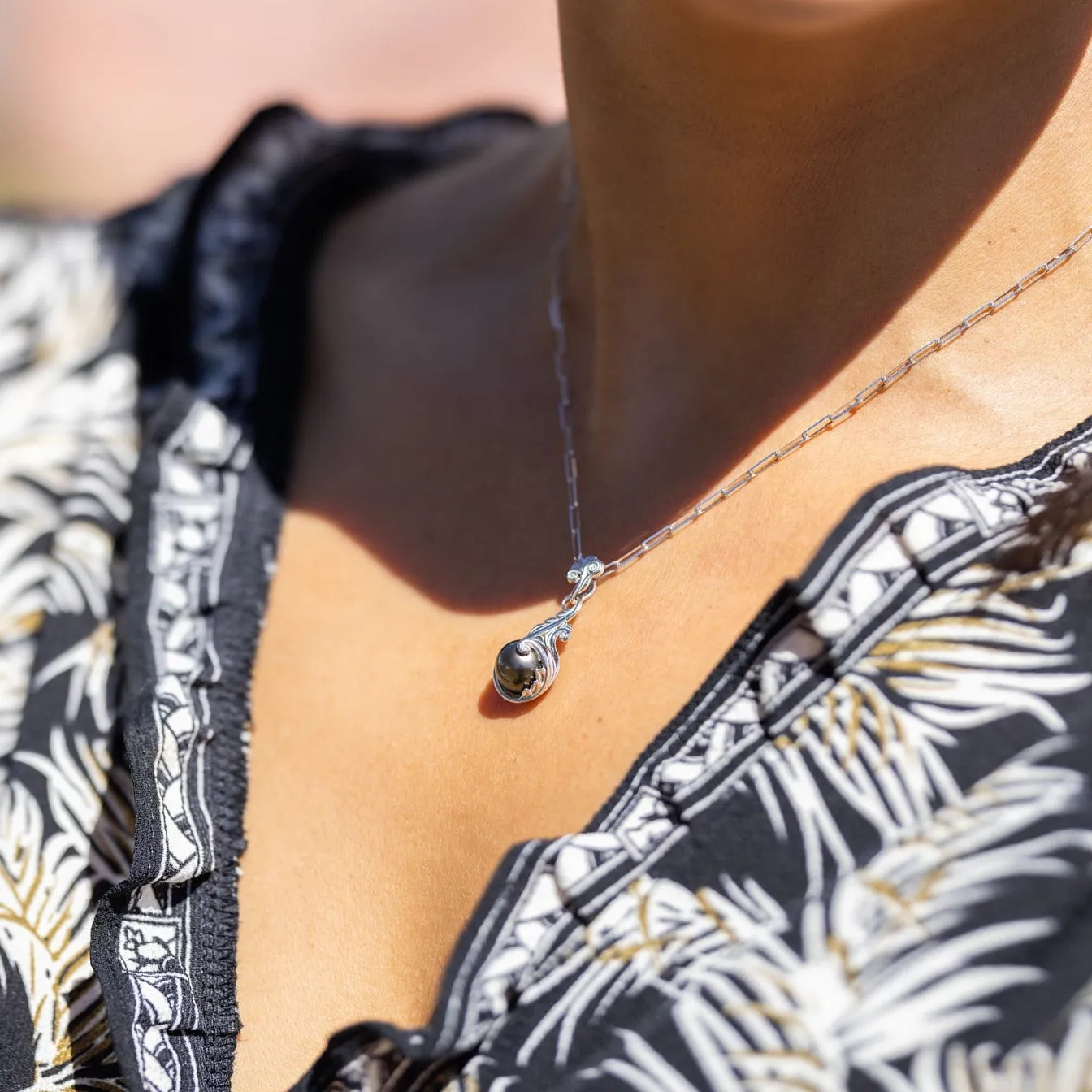 Living Heirloom Tahitian Black Pearl Pendant in White Gold with Diamonds - 9-10mm