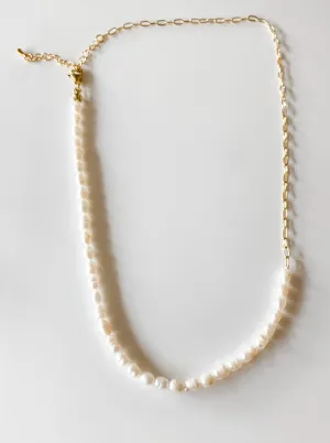 LIZ DAINTY PEARL CHAIN
