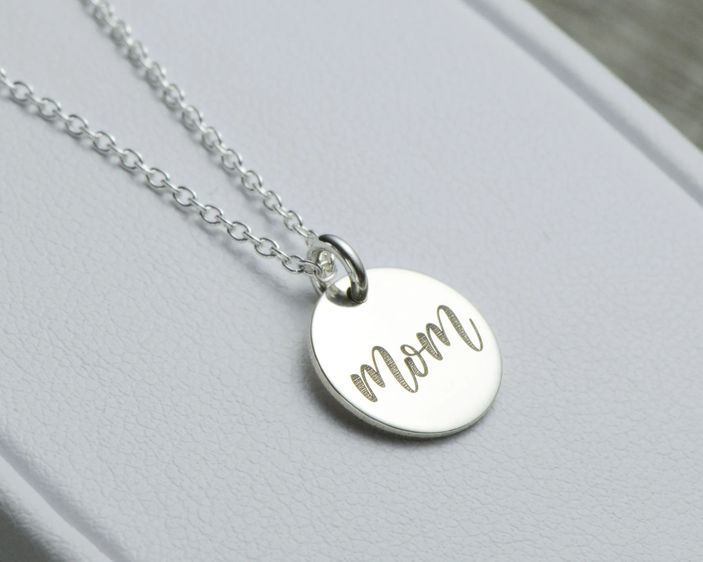 MOM NECKLACE