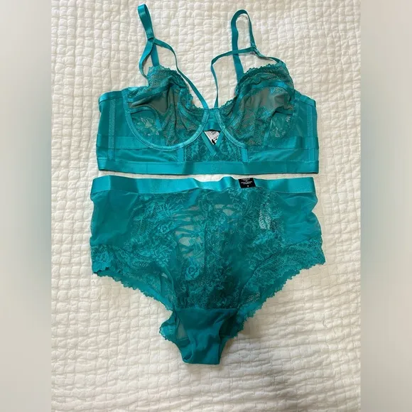 NWT Torrid Retro Ribbon Cutout Longline Bra   Panties