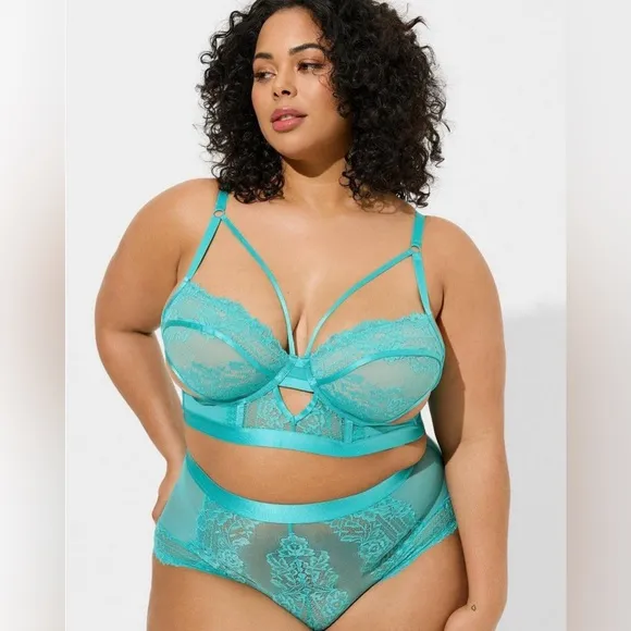 NWT Torrid Retro Ribbon Cutout Longline Bra   Panties