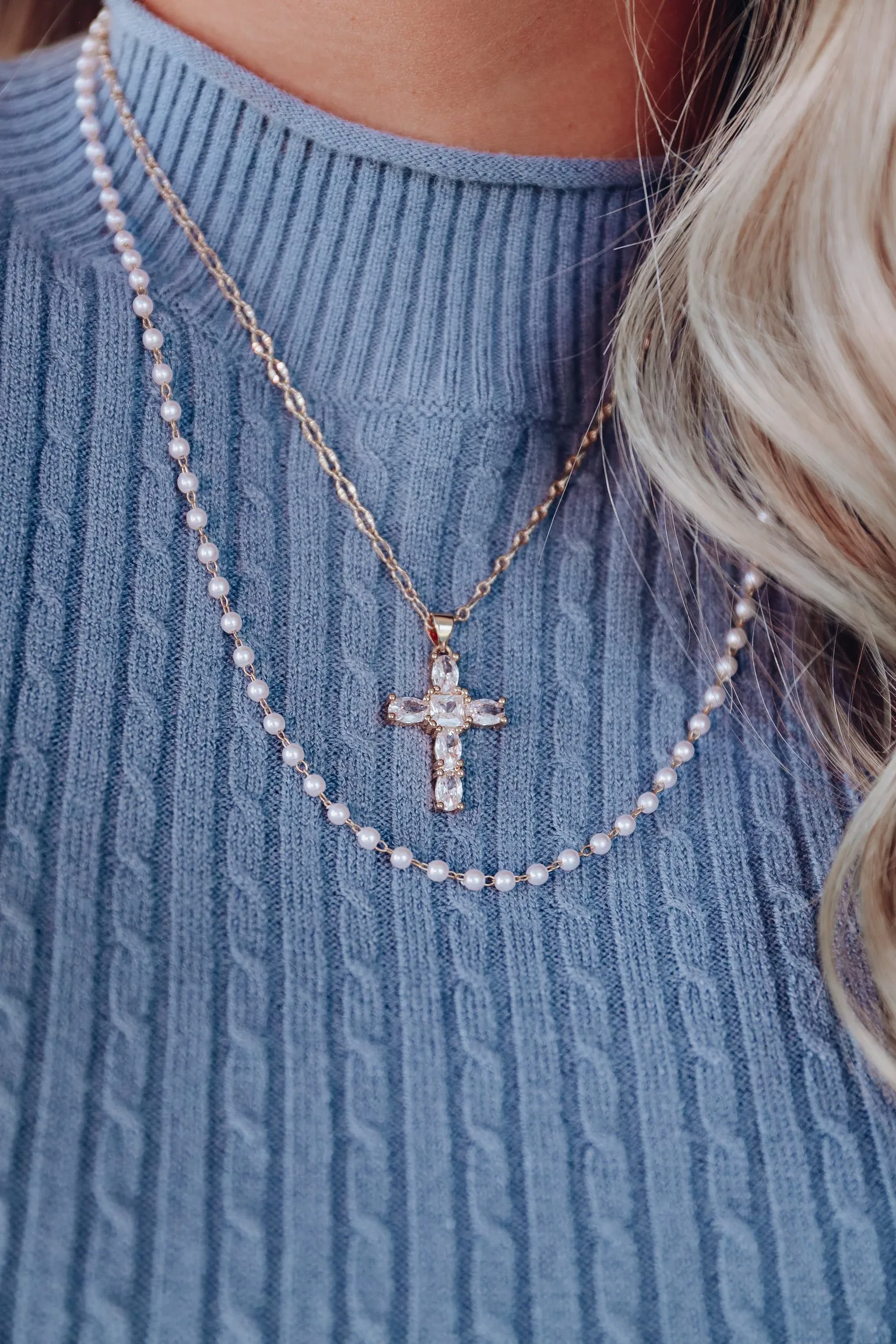 Pearls And Cross Pendant Layered Necklace - Gold