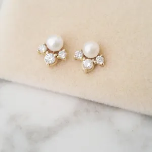 Pearls and diamonds cluster earrings, 14K gold dainty earrings, delicate pearl earrings