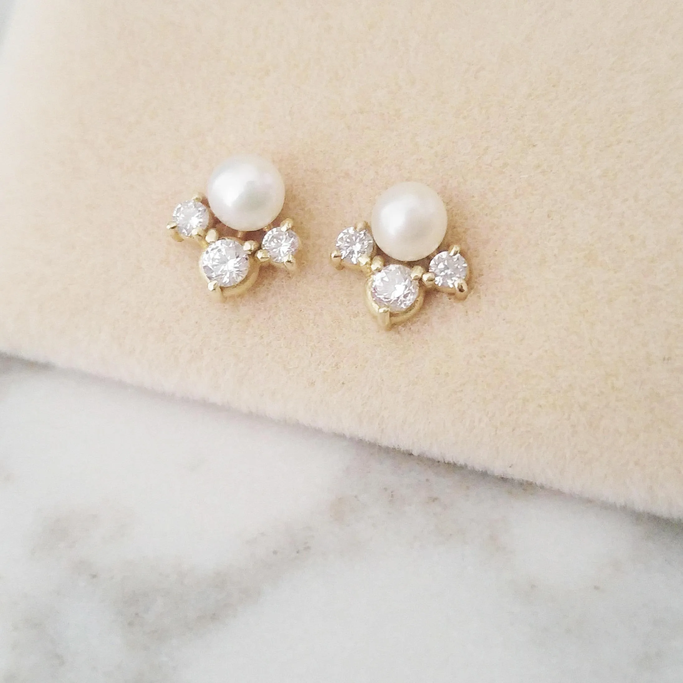 Pearls and diamonds cluster earrings, 14K gold dainty earrings, delicate pearl earrings