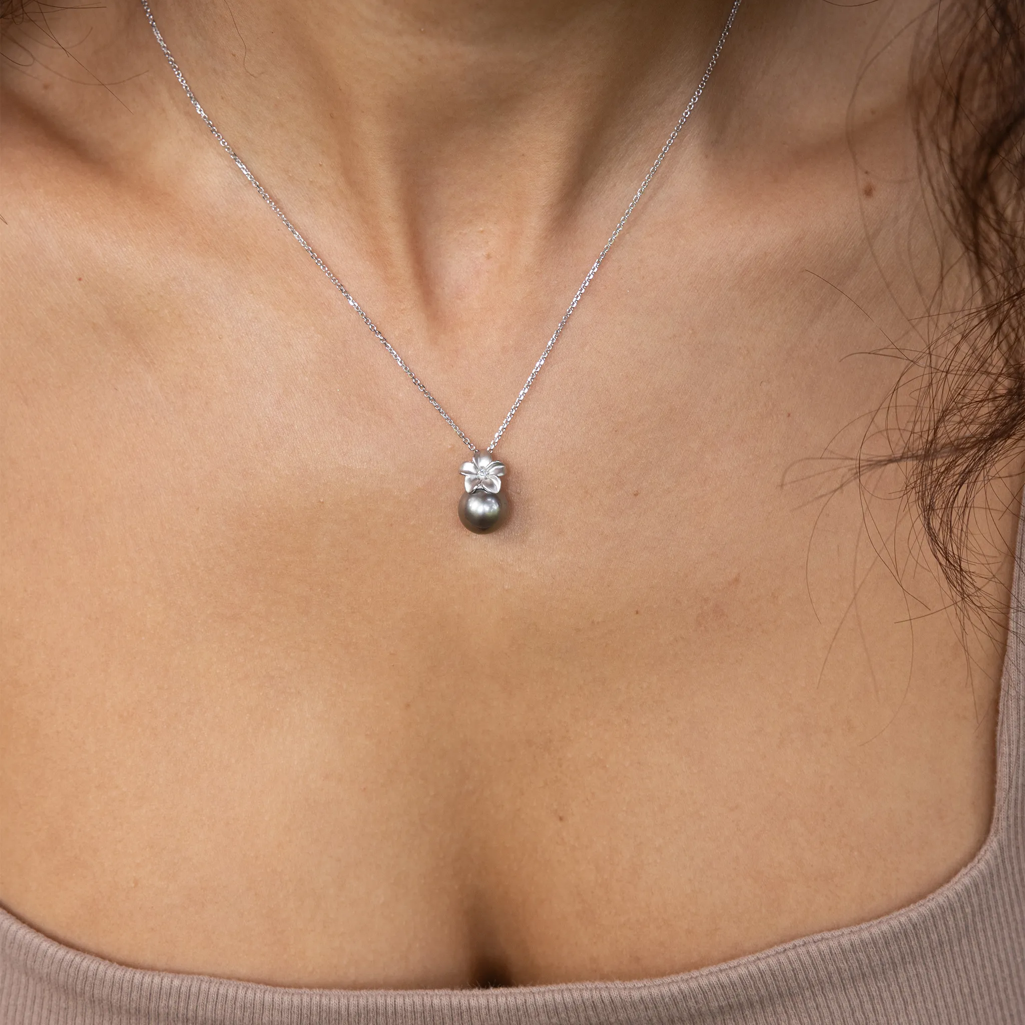 Plumeria Tahitian Black Pearl Pendant in White Gold with Diamond - 9mm