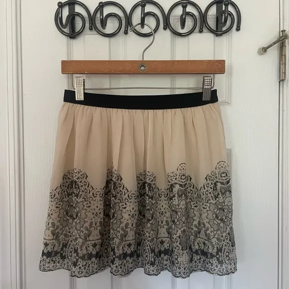 Retro AEO Ivory Chiffon Print Mini Skirt