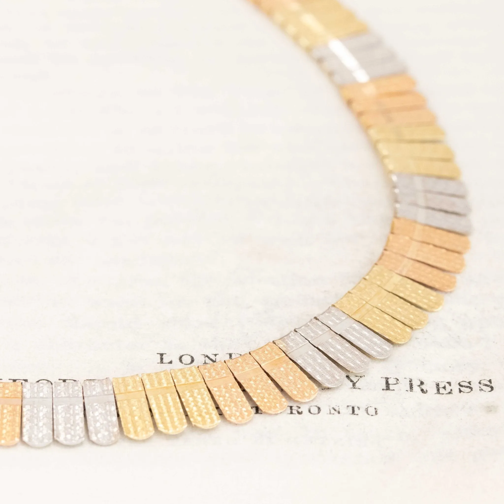 Retro Triple-Tone Scalloped Necklace, Italian