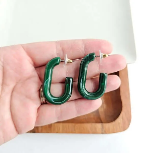 Shannon Resin Chain-Link Hoops in Forest Green