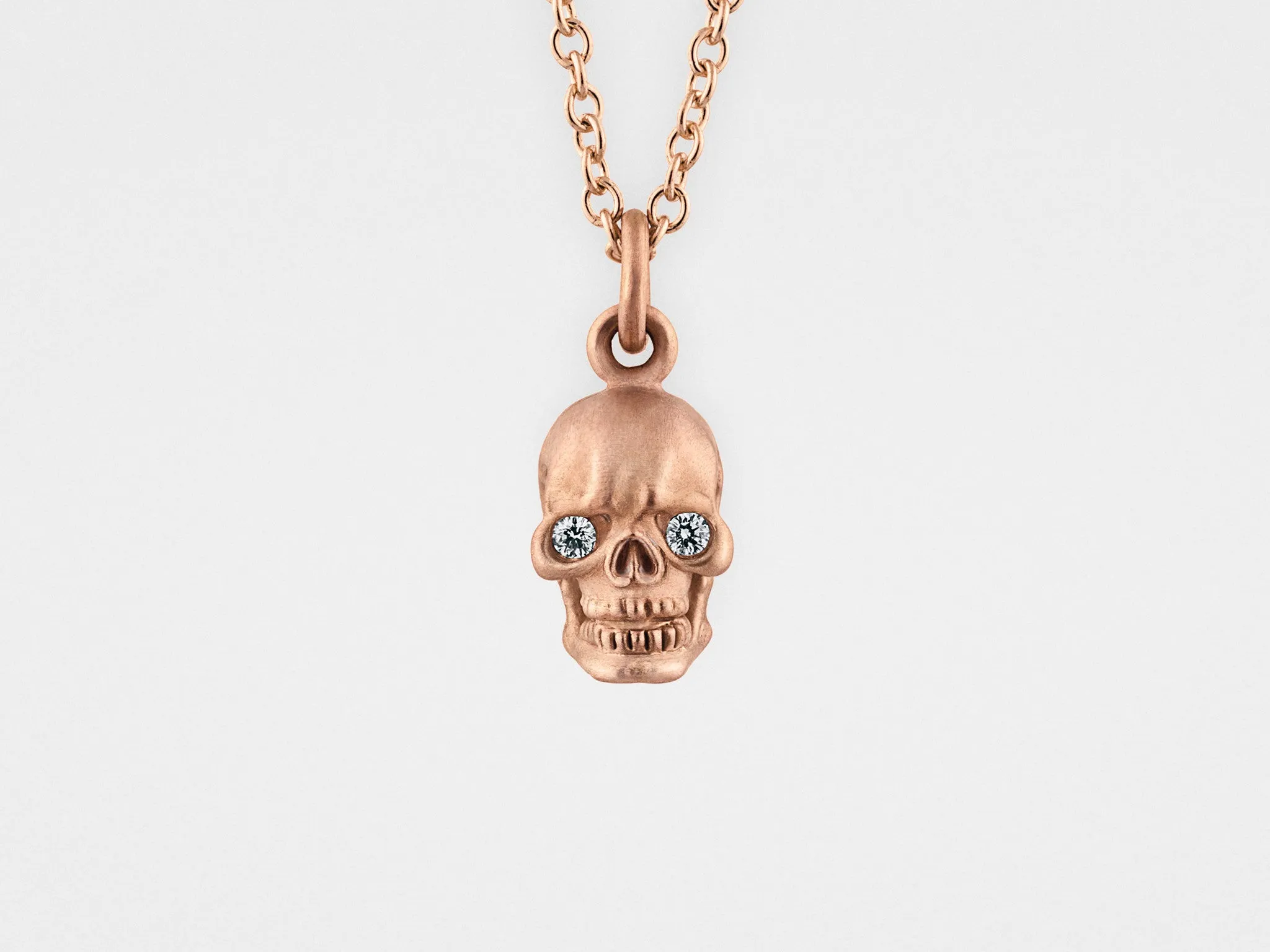 Skull Pendant Necklace in 18kt Gold