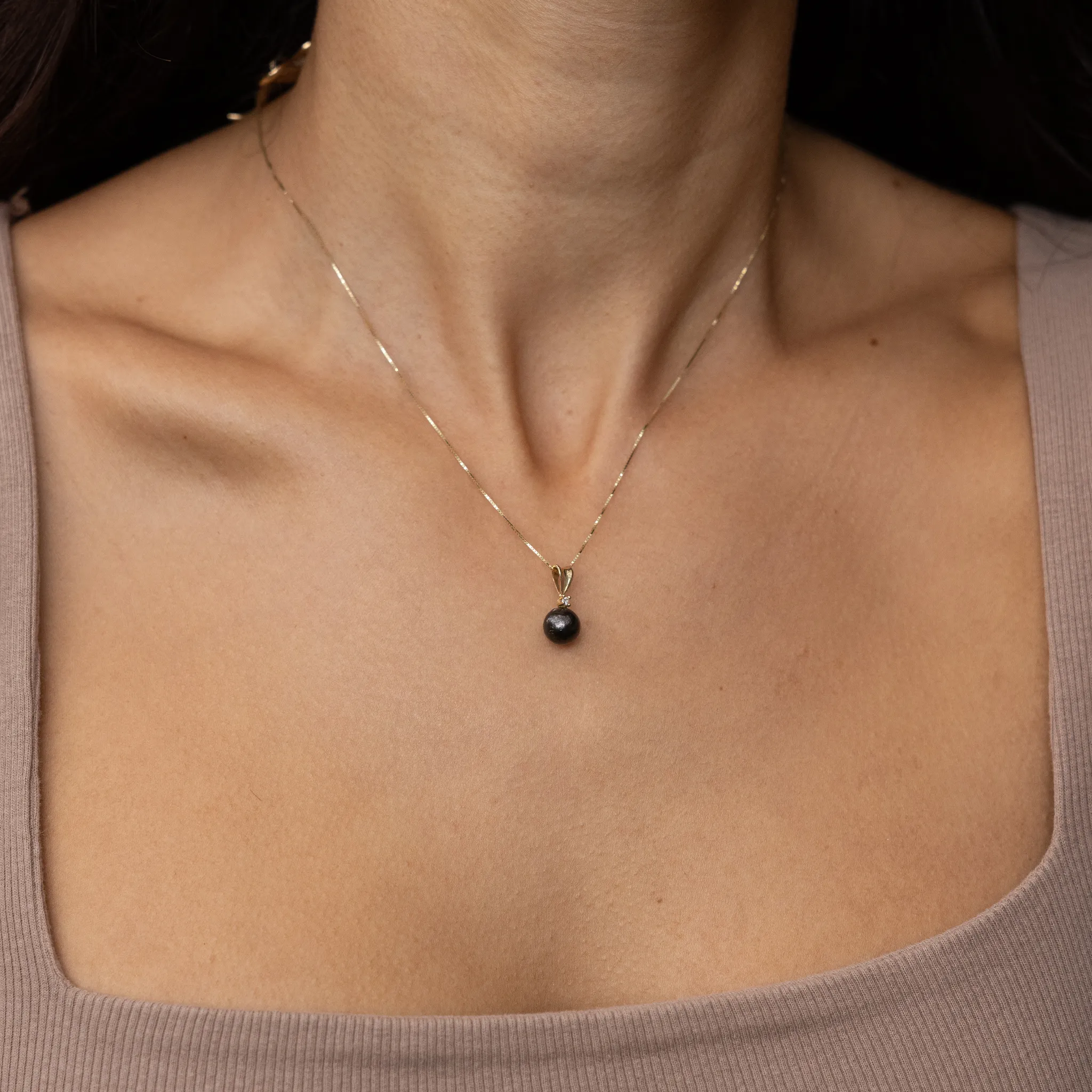 Tahitian Black Pearl Pendant in Gold with Diamonds - 7-8mm