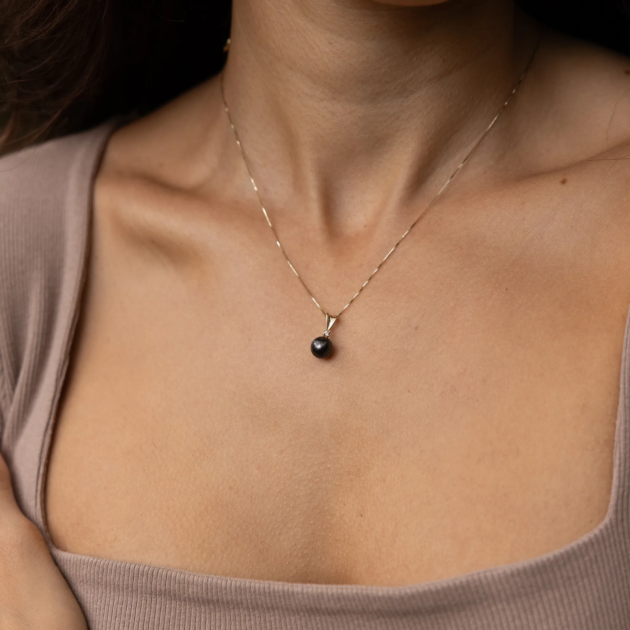Tahitian Black Pearl Pendant in Gold with Diamonds - 7-8mm