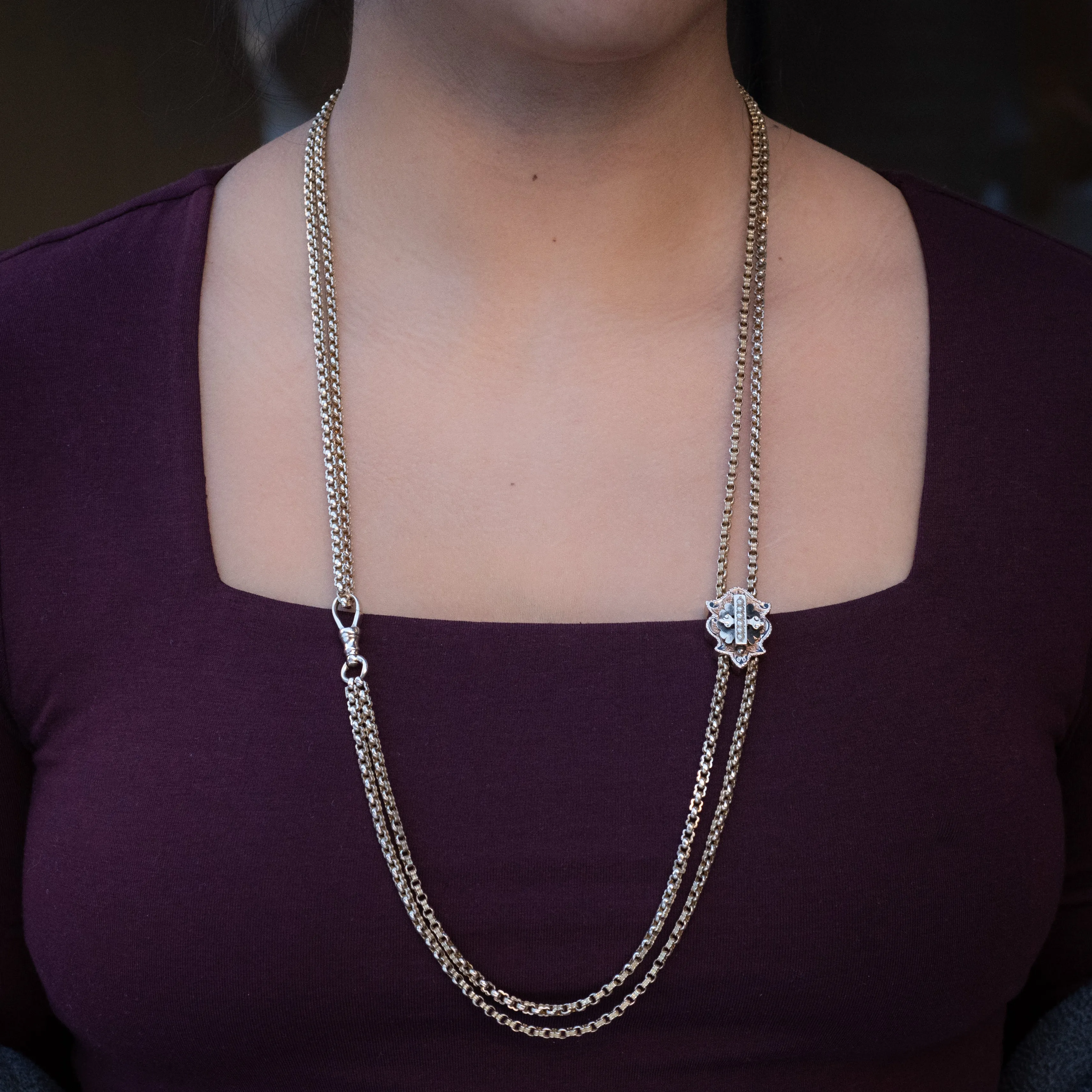 Taille d'Épargne and Pearl Slide Chain c1890