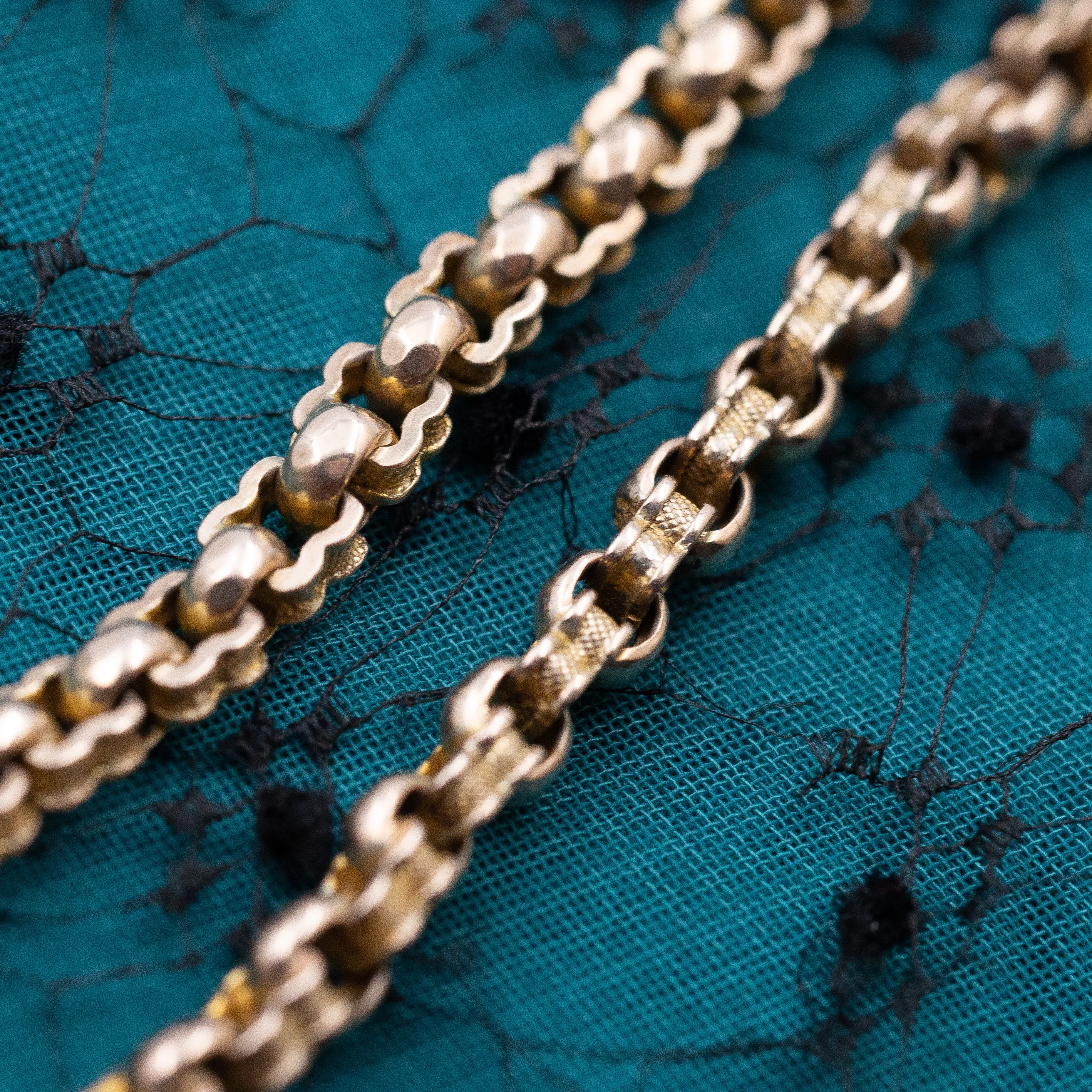 Taille d'Épargne and Pearl Slide Chain c1890