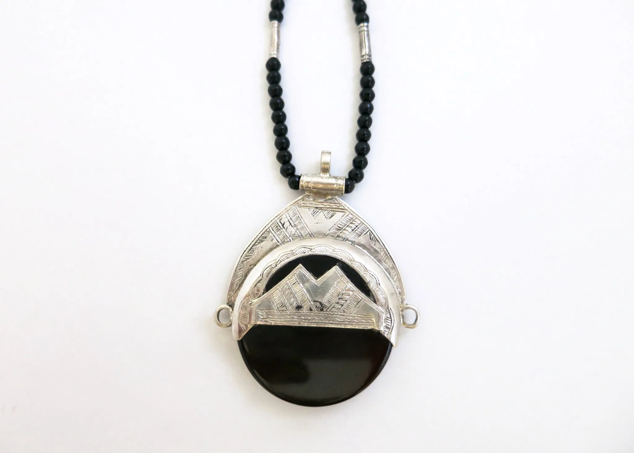 Tribal African oval marooon Tuareg pendant necklace