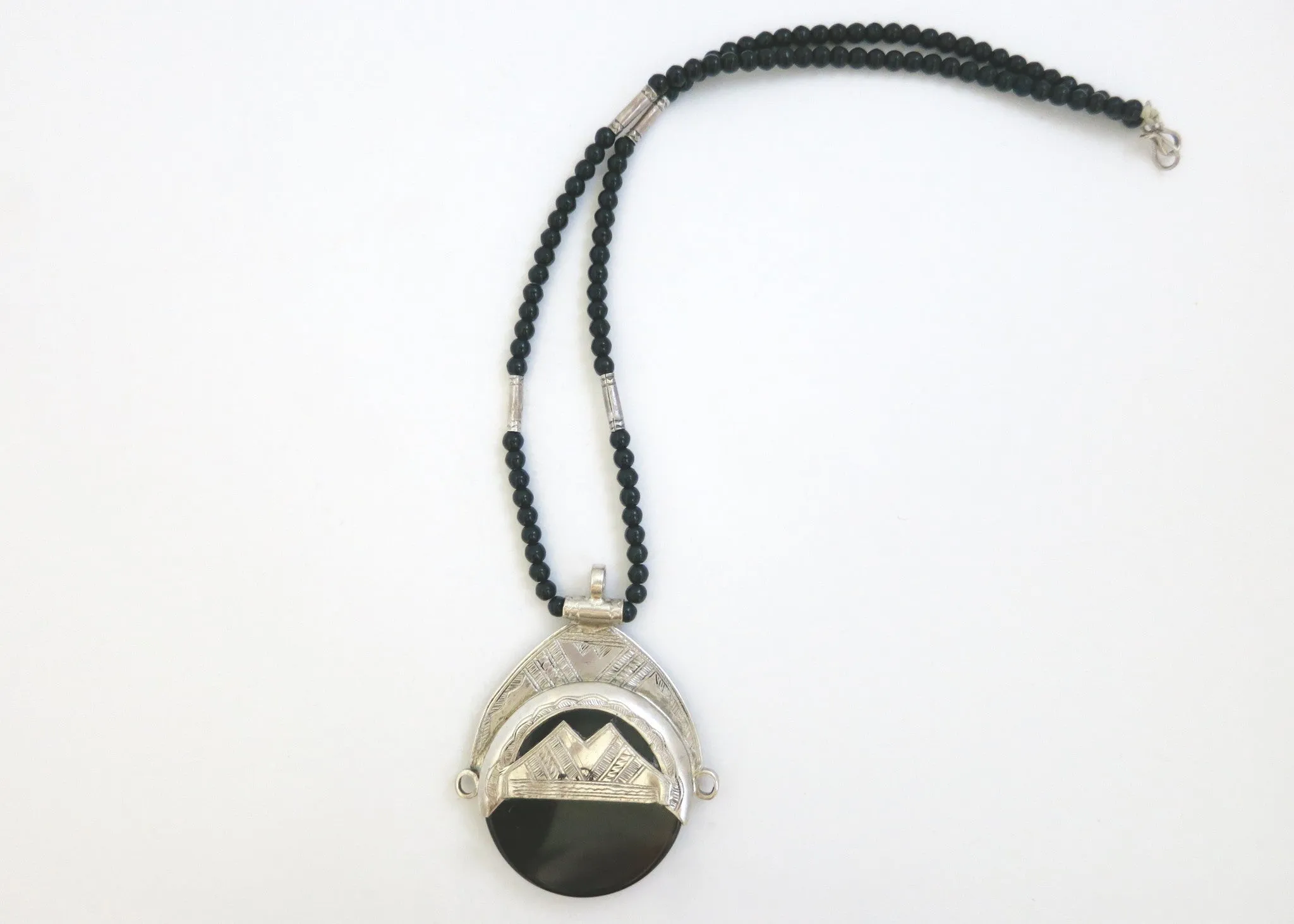 Tribal African oval marooon Tuareg pendant necklace