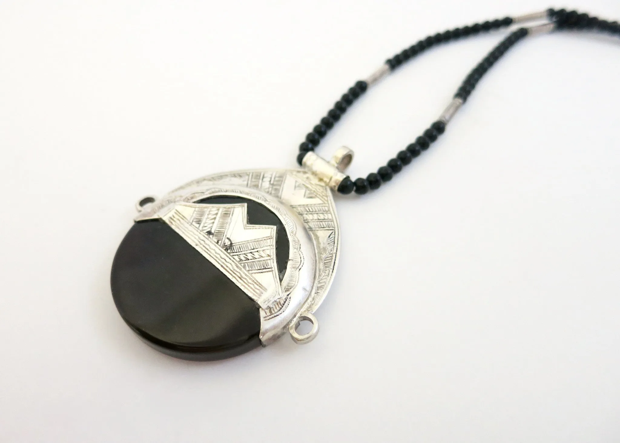 Tribal African oval marooon Tuareg pendant necklace
