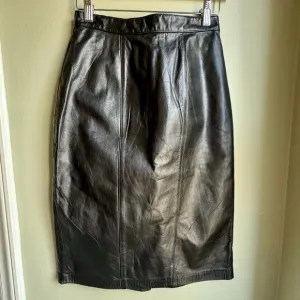 Vintage Lord &amp; Taylor Black 100% Leather Midi Pencil Skirt 90s Sz 4