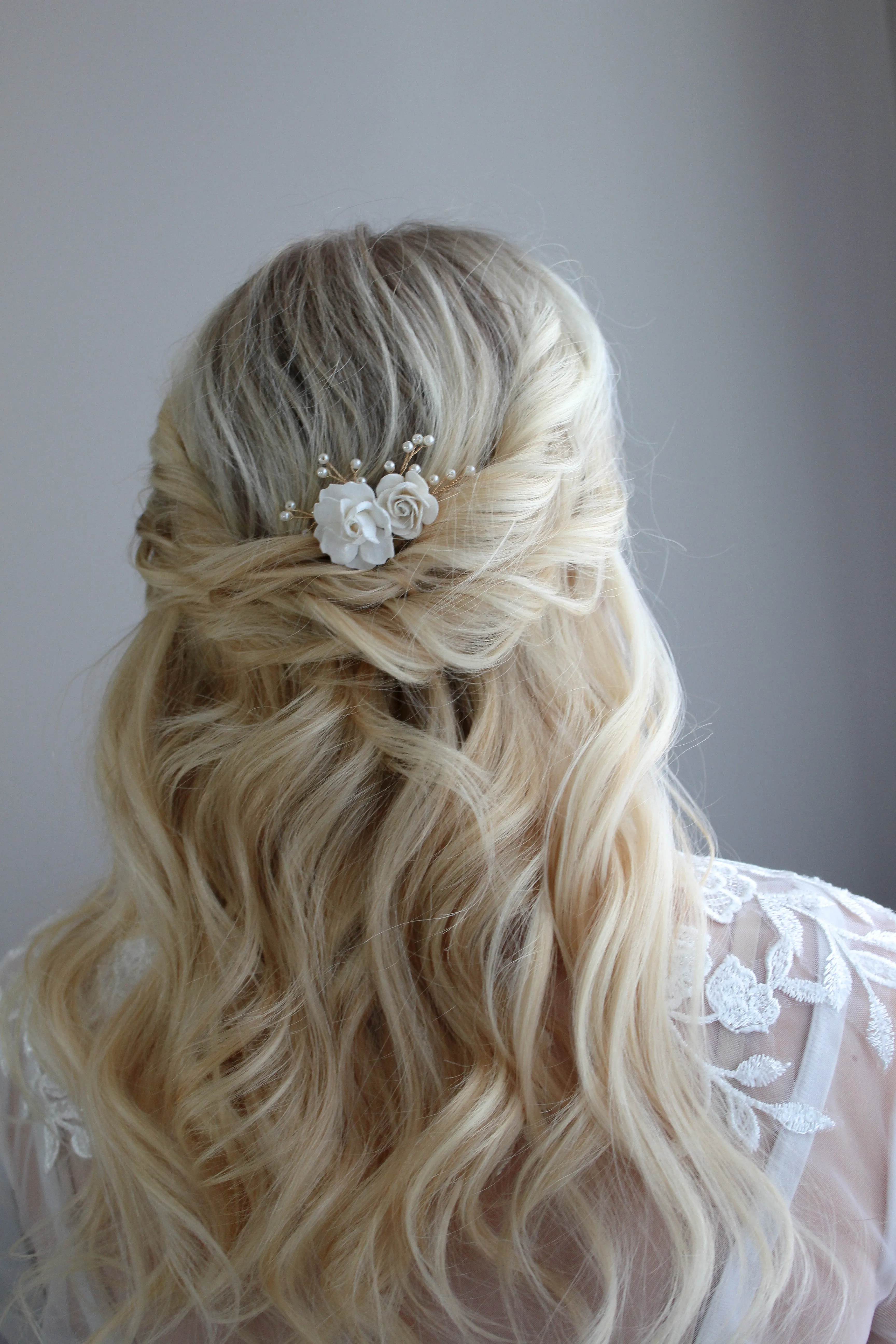 White Flower Comb
