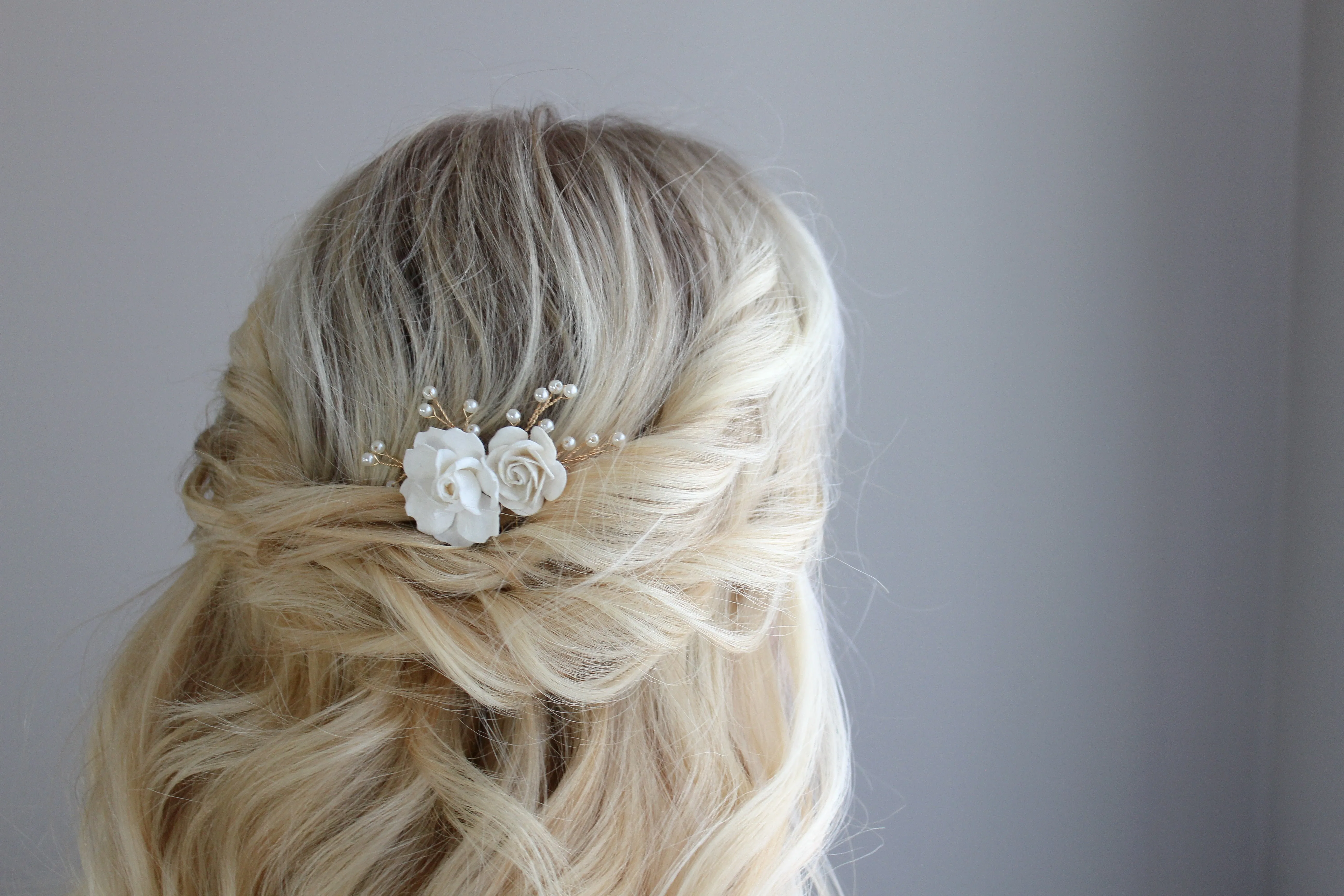 White Flower Comb